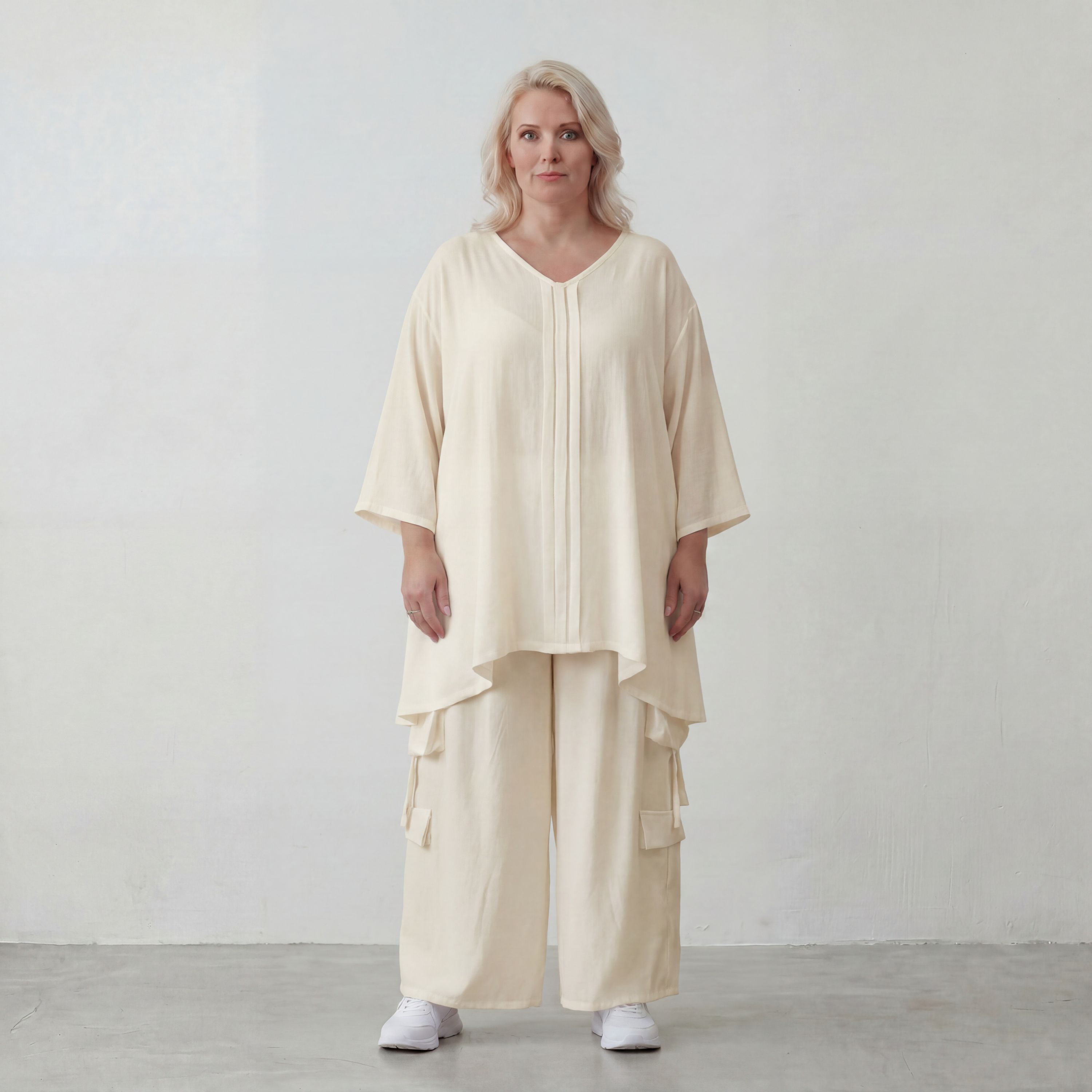 Zeitloses Creme Leinenlookshirt im legeren Oversize Lagenlook mit V Ausschnitt und A Linie