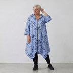 Leichte Popelinejacke in blauweißschwarzem Streifenblumenmix mit Kapuze in weiter A-Form