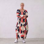 Ballonkleid aus Viskose Jersey in Marine und Rot mit 3/4-Arm Rundhals und Seitentaschen