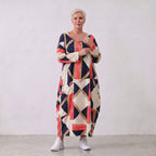 Ballonkleid aus Viskose Jersey in Marine und Rot mit 3/4-Arm Rundhals und Seitentaschen