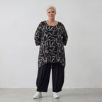 Shirt in schwarzweißem Grafikmuster aus Popeline weiter A-Form Rundhals Dreiviertelarm