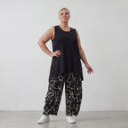 Ballonhose aus Popeline in Schwarzweiß mit Grafikmuster locker weit und mit tiefen Taschen
