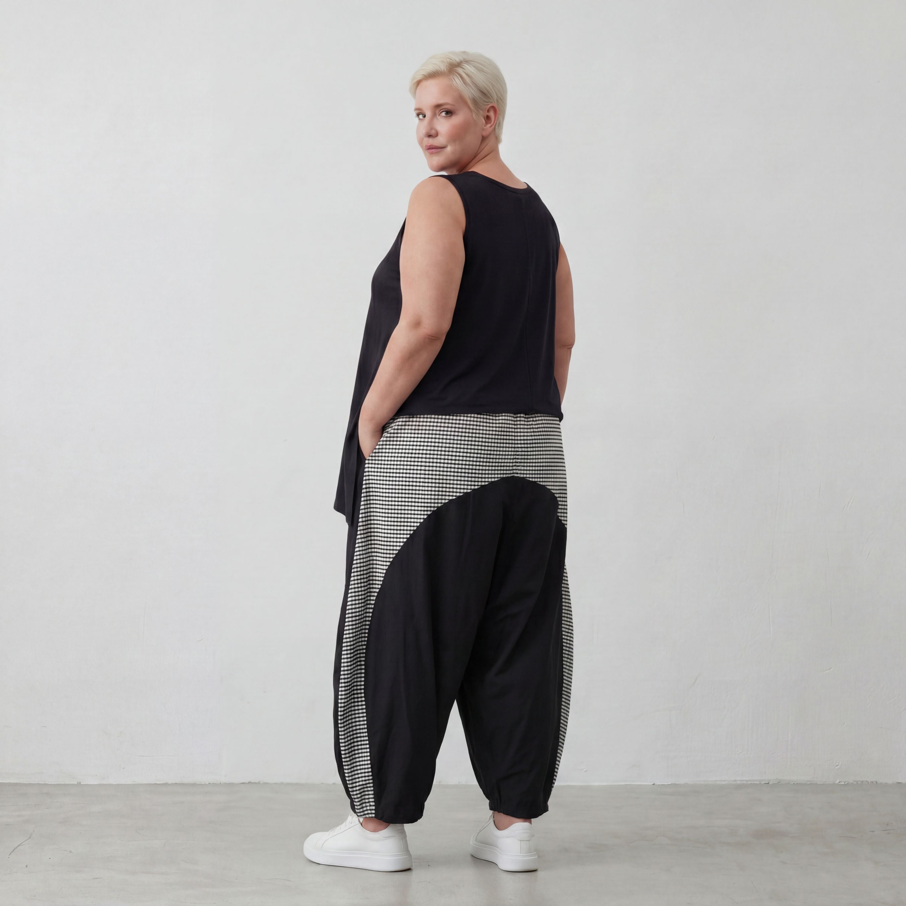 Lässige Oversize Ballonhose in Schwarz/Weiß für Lagenlook zeitlos sommerlich luftig