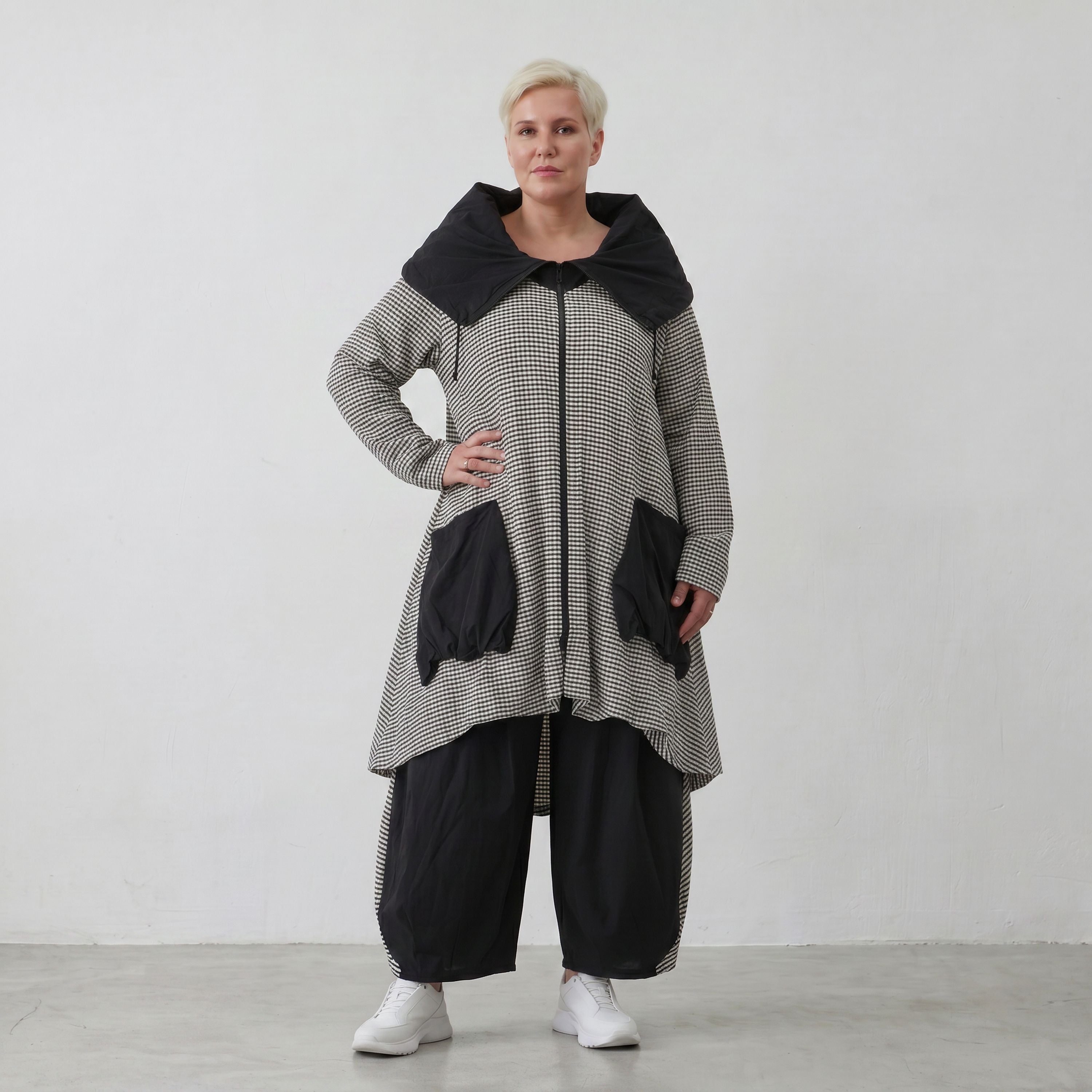 Leichter luftig Crinklemantel im Lagenlook Schwarz Weiß Oversize leger und zeitlos elegant