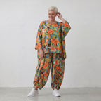 Luftiges Oversized Shirt in frischem Apfelgrün mit Vokuhila Schnitt aus Viskose Leinen