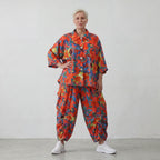 Leichte Ballonhose in Mohnrot mit elastischem Bund und Raffung für den lässigen Sommerlook