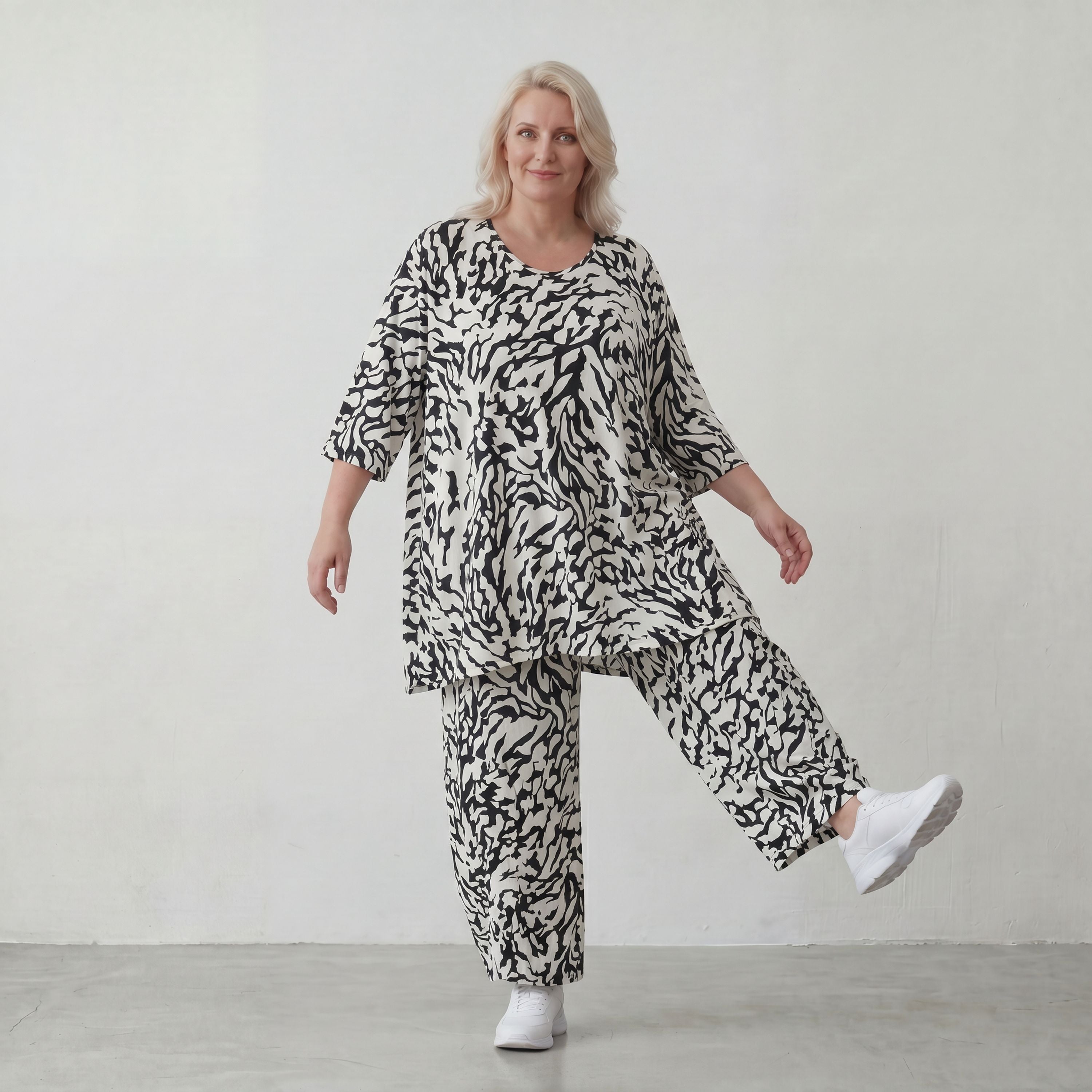 Fliessendes Viskose Shirt im Lagenlook Weiß/Schwarz mit legerem Oversize A-Linie zeitlos