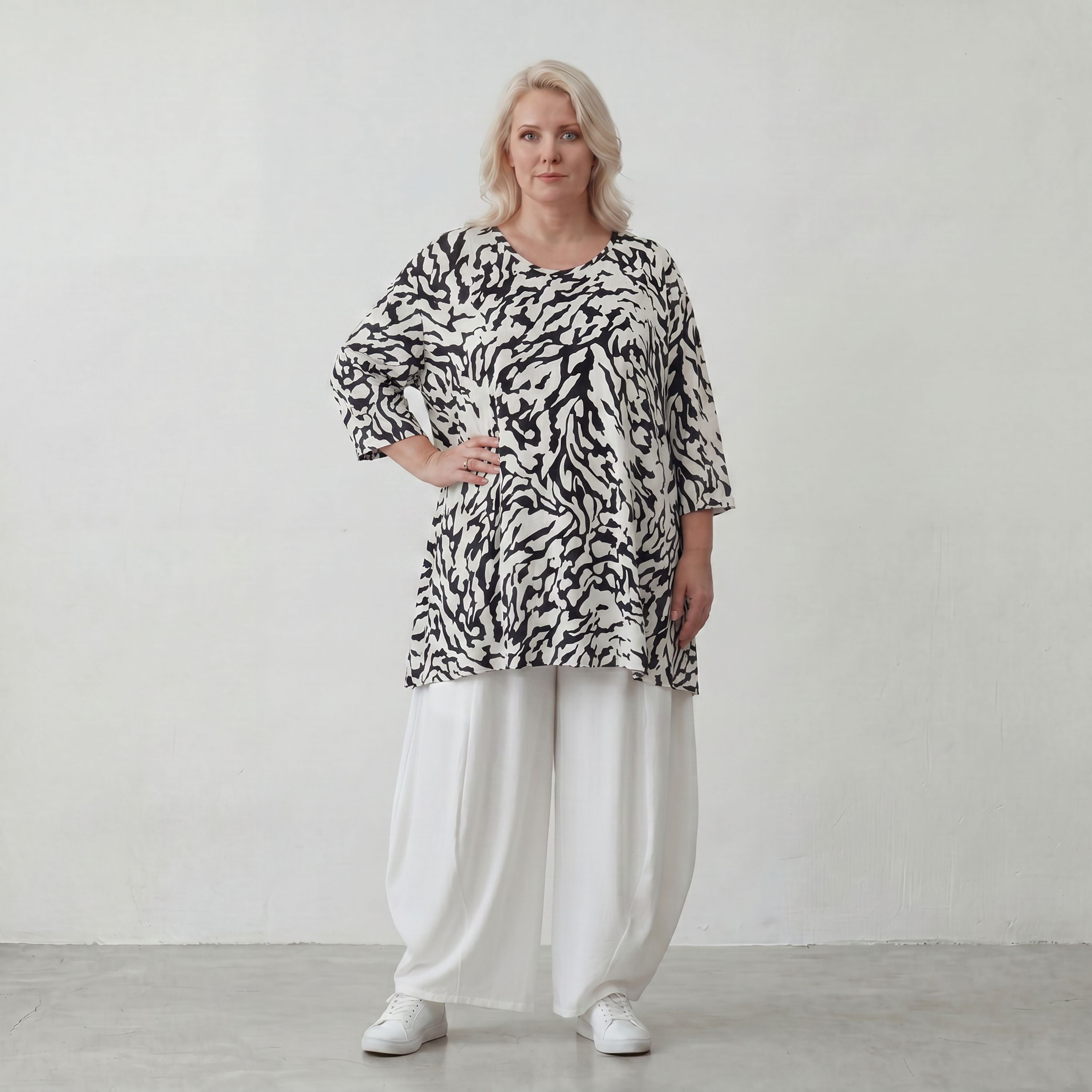 Fliessendes Viskose Shirt im Lagenlook Weiß/Schwarz mit legerem Oversize A-Linie zeitlos