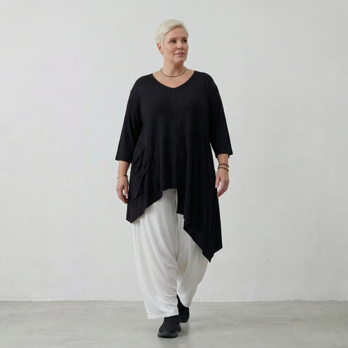 Asymmetrisches Oversize Shirt im ausgefallenen Lagenlook aus feinem Jersey mit softer Haptik, Schwarz