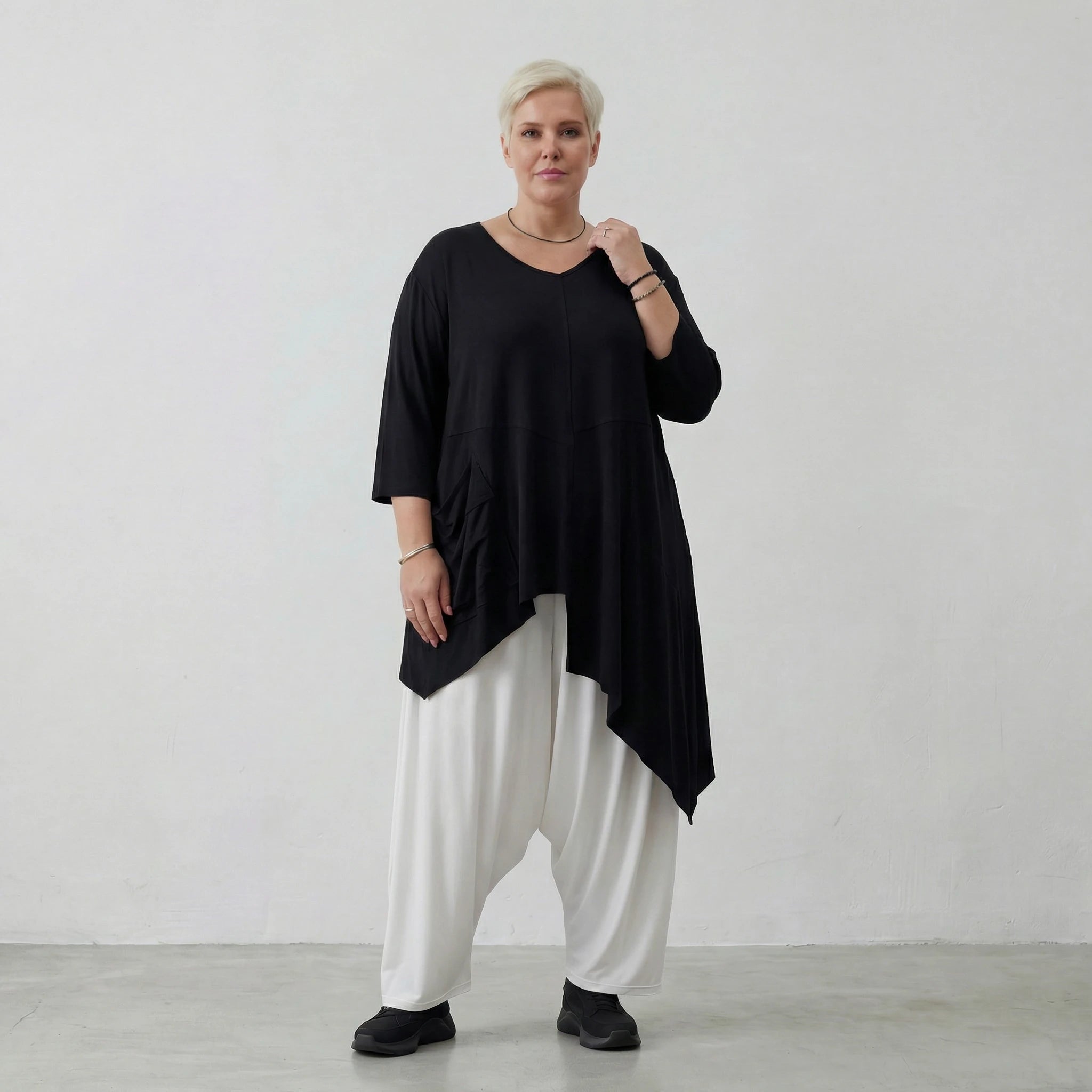 Asymmetrisches Oversize Shirt im ausgefallenen Lagenlook aus feinem Jersey mit softer Haptik, Schwarz