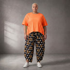 Kastiges Kurzarmshirt in leuchtendem Neonorange mit Rundhalsausschnitt und Ösenbanddetail