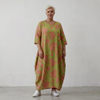Ballonkleid in Apfelgrün und Korallrot im Klecksdesign aus Popeline mit Schimmerlook