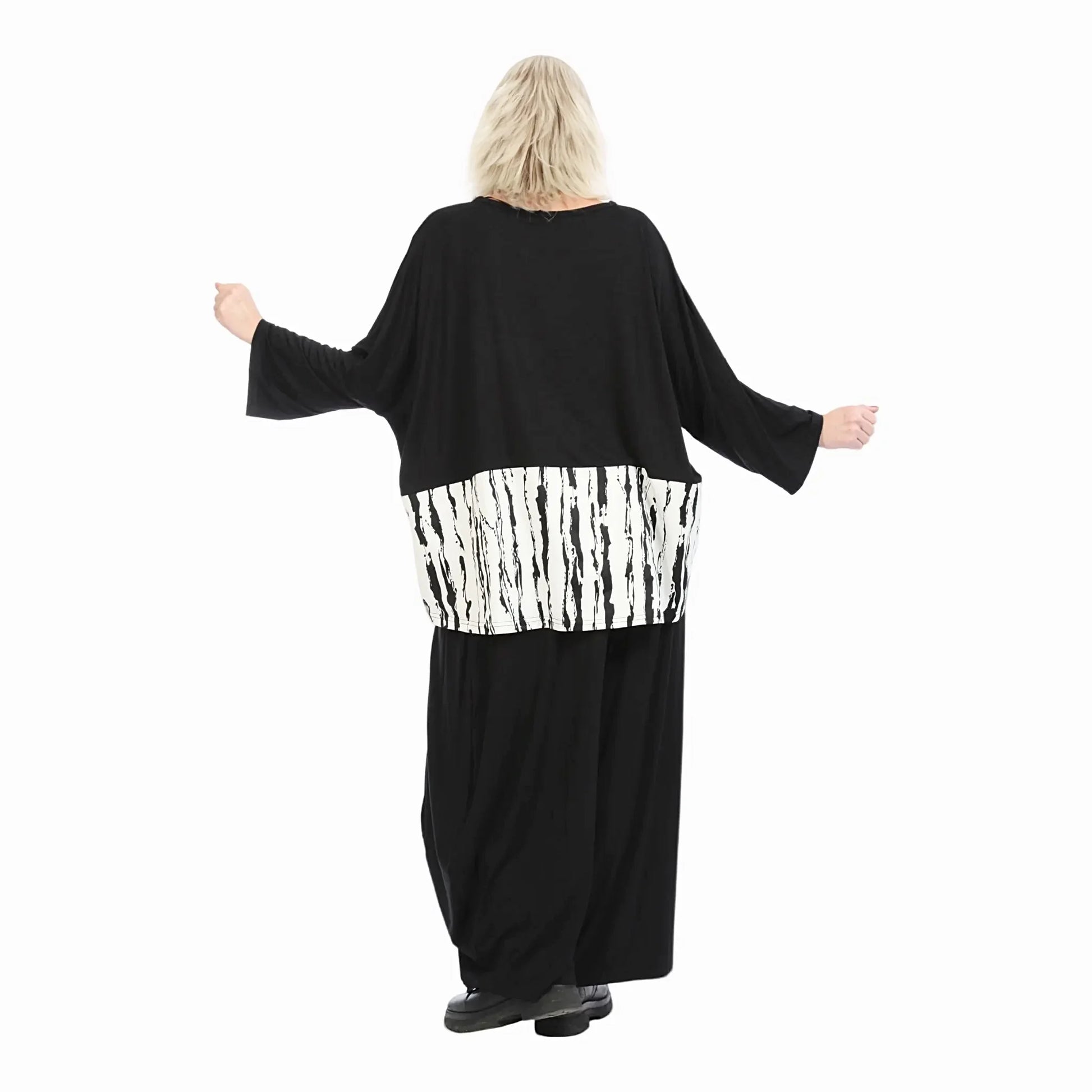  Kastiges Shirt in Schwarz-Weiß mit Rundhalsausschnitt und praktischen Nahttaschen für Plus Size