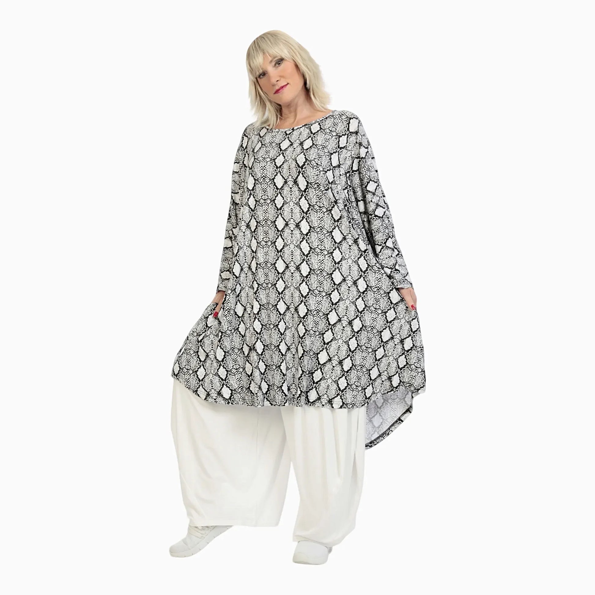  Bigshirt von AKH Fashion aus Viskose in gerundeter Form, 1235.02499, Weiß-Schwarz, Schick