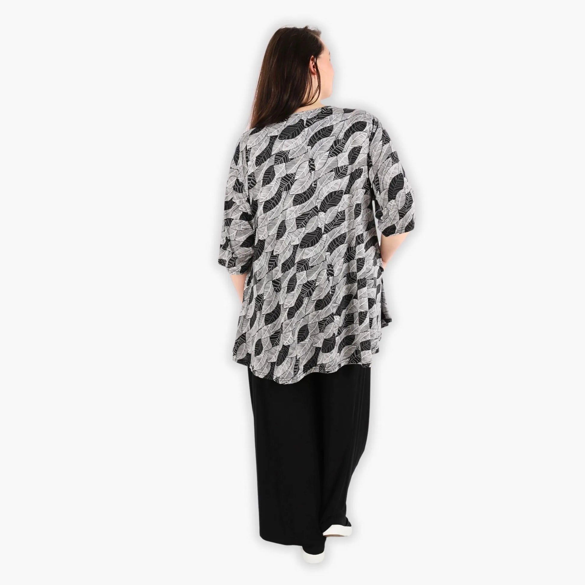  Elegantes Glocken-Form Shirt mit frischem Blumenmuster in Schwarz-Weiß für Plus-Size-Looks