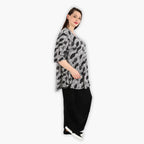  AKH Fashion Shirt in Glocken-Form, aus Viskose, 1287.01892, Schwarz-Weiß, Blumen, Schick
