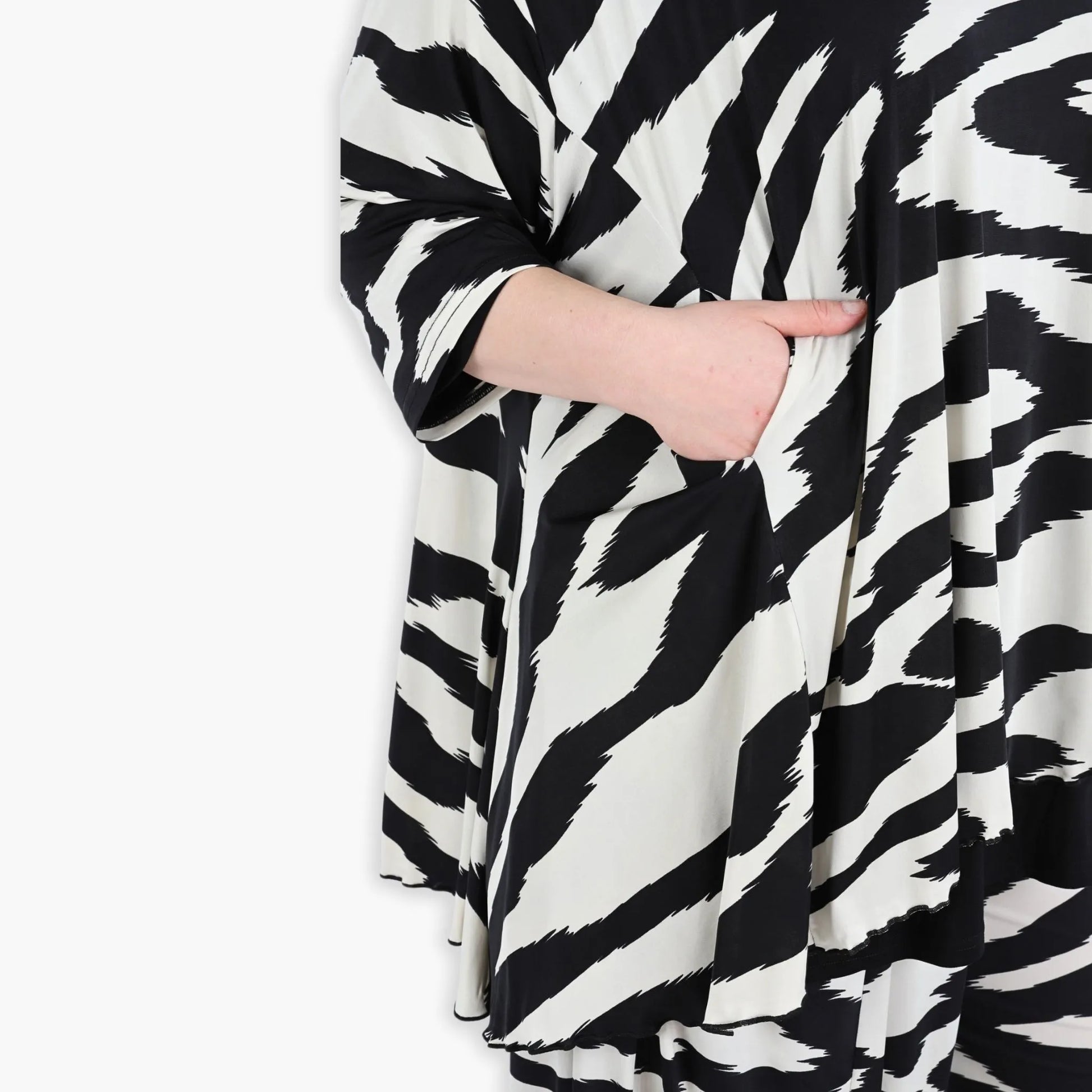  A-Form Bigshirt von AKH Fashion aus Viskose, 1291.00593, Ecru-Schwarz, Zebra, Schick, Modern