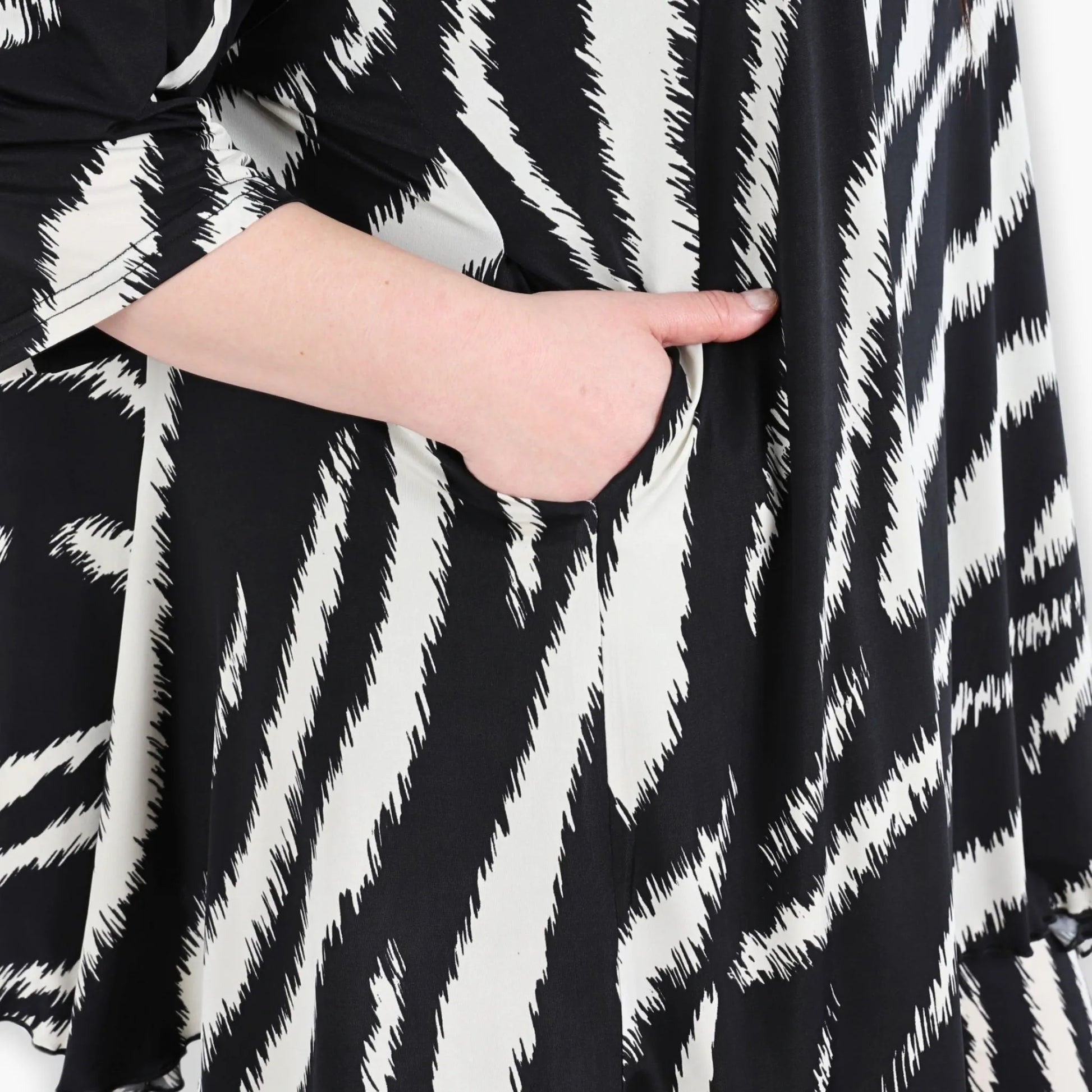  A-Form Bigshirt von AKH Fashion aus Viskose, 1293.00593, Schwarz-Ecru, Zebra, Schick, Modern