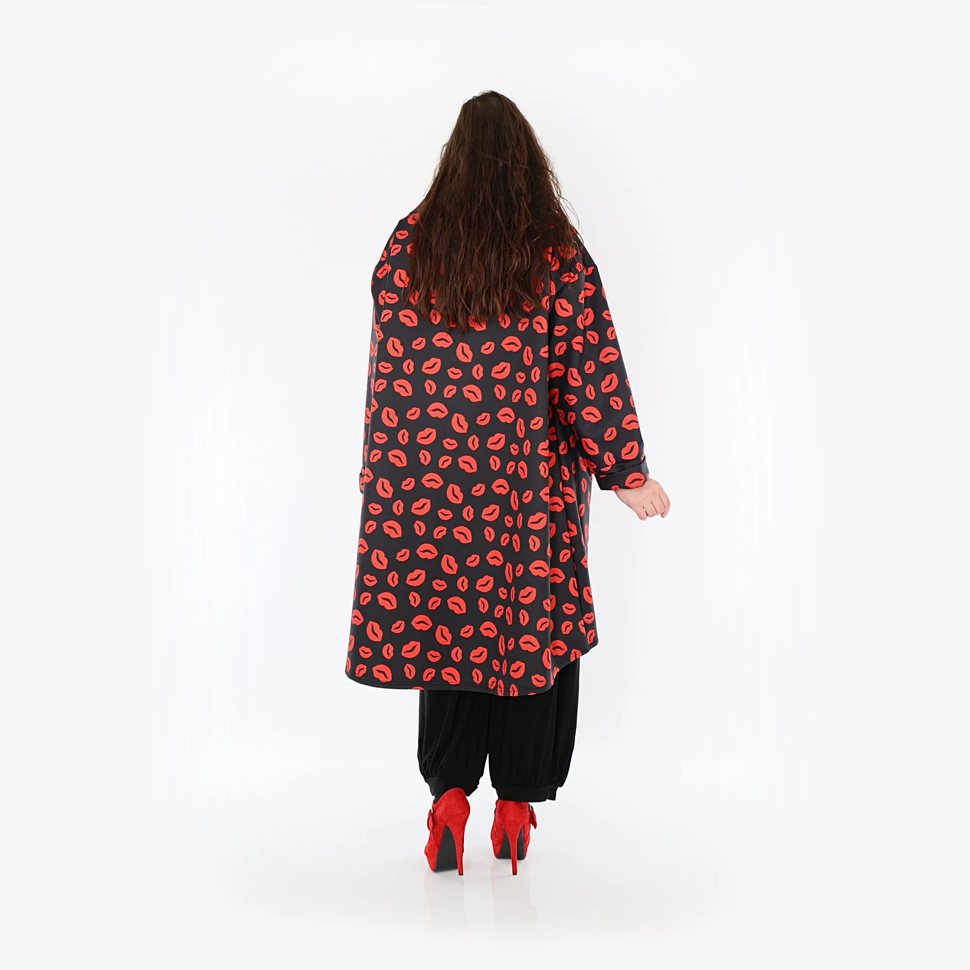  Modischer Vokuhila-Mantel in Schwarz-Rot aus softem Polyester für Plus Size und Curvy Mode