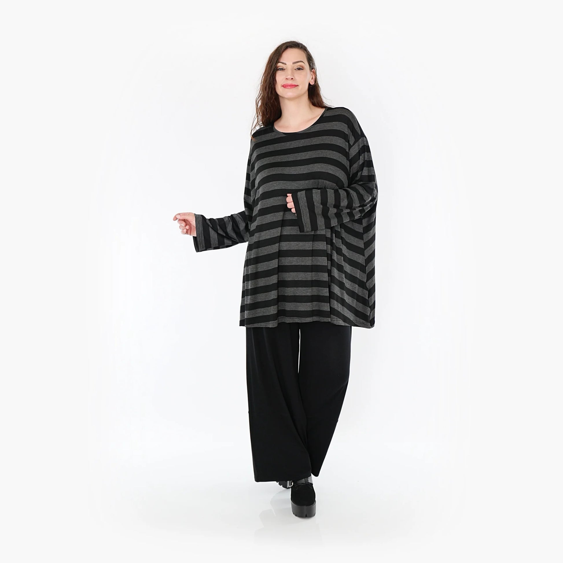  Stylisches Oversize Shirt in Blockstreifen Schwarz-Dunkelgrau für Plus Size und Curvy-Fashion