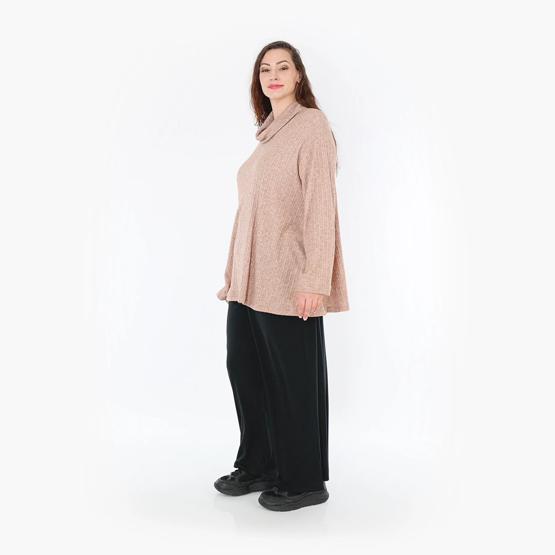  Kuscheliges Rollkragenoberteil in angesagtem Taupe für flippige Layer-Looks im Plus-Size Stil