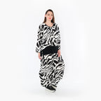  AKH Fashion Jacke in gerundeter Form, aus Rayon, 1486.00130, Weiß/Schwarz, Zebra, Schick