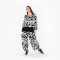  AKH Fashion Jacke in gerundeter Form, aus Rayon, 1486.00130, Weiß/Schwarz, Zebra, Schick