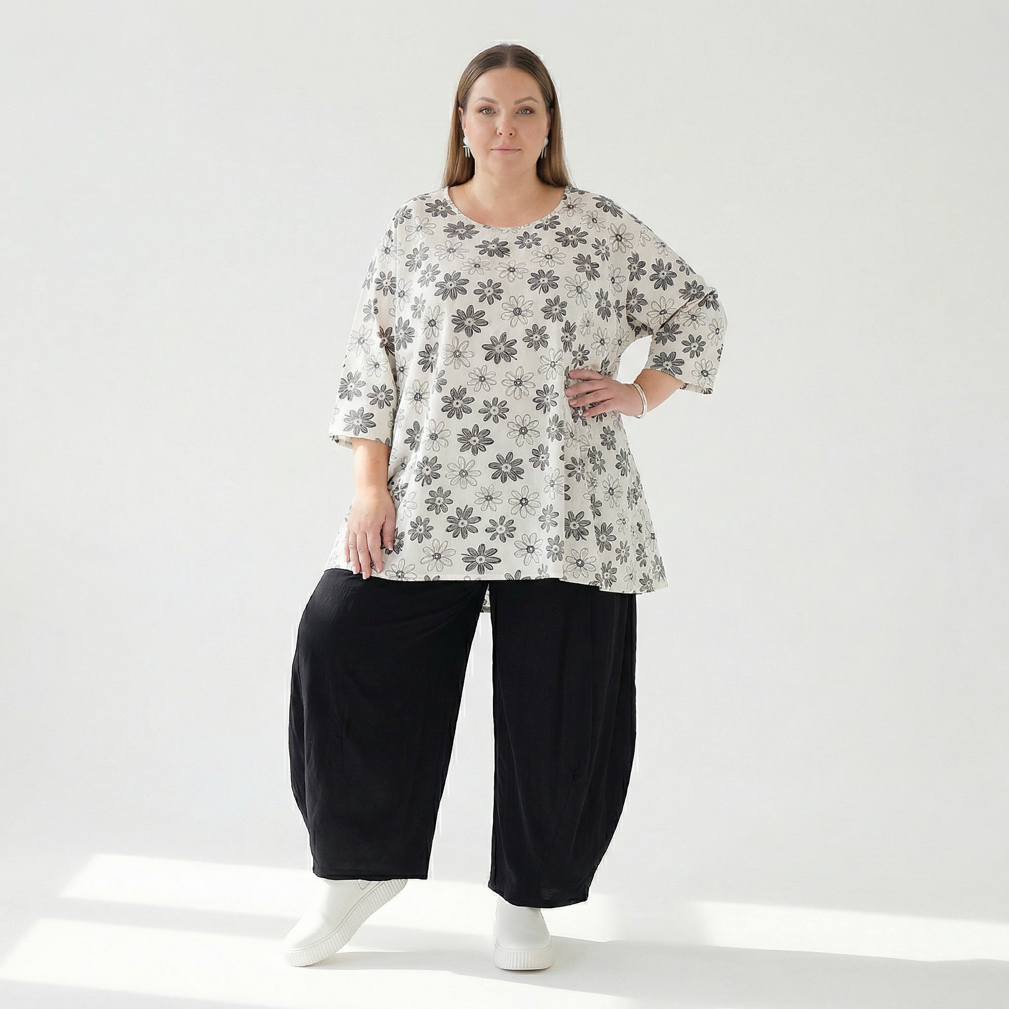  A-Form Bigshirt von AKH Fashion aus Viskose, 1575.00593, Weiß/Schwarz, Blumen, Ausgefallen