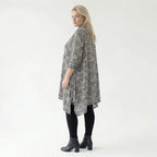 Luftige Kreppjacke in ausgefallenem Lagenlook mit moderner A-Form und zipfeligem Schnitt, Schwarz/Weiß