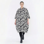 Ausgefallenes Ballon Kleid im legeren Lagenlook aus stretchigem Material mit Stehkragen, Weiß/Schwarz