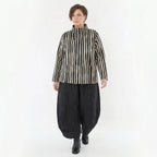 Luftige Oversize Lagenlook Jacke mit Stehkragen und ausgefallenen Blockstreifen, Schwarz/Weiß