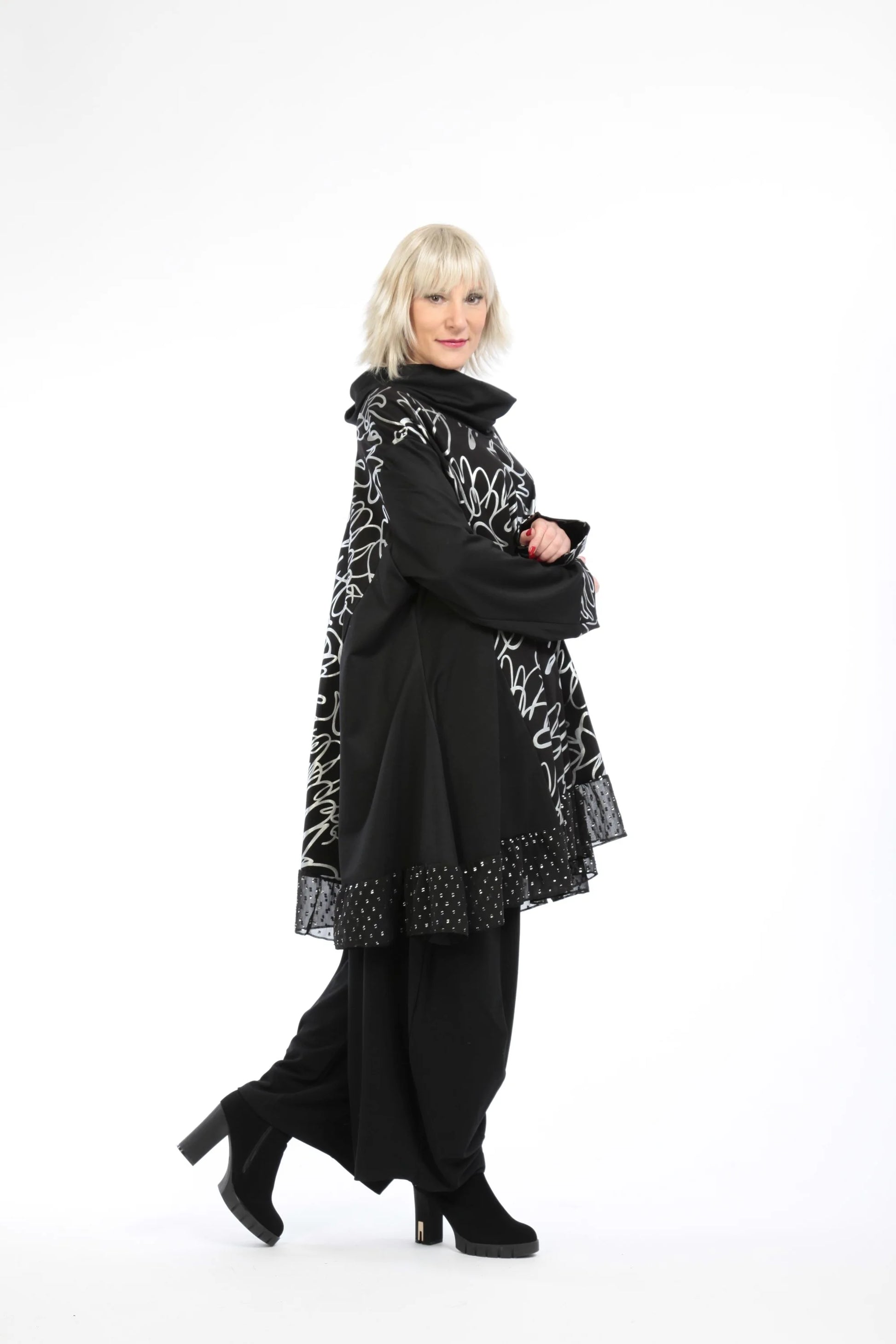  Bigshirt von AKH Fashion aus Viskose in Glocken-Form, 1212.09953, Schwarz-Silber-Nieten