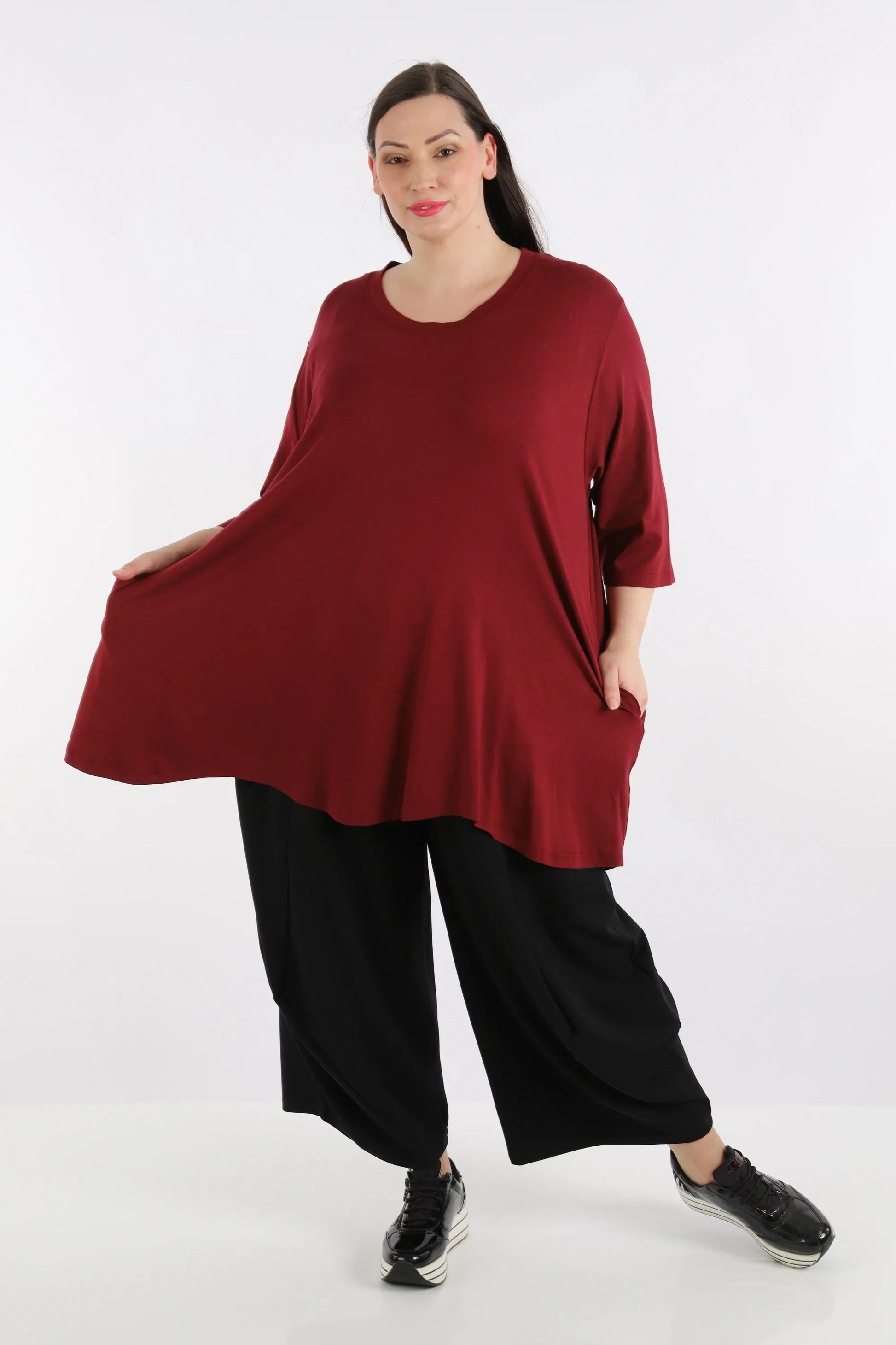  A-Form Shirt in edlem Weinrot mit 3/4-Ärmeln und praktischen Nahttaschen für Plus Size