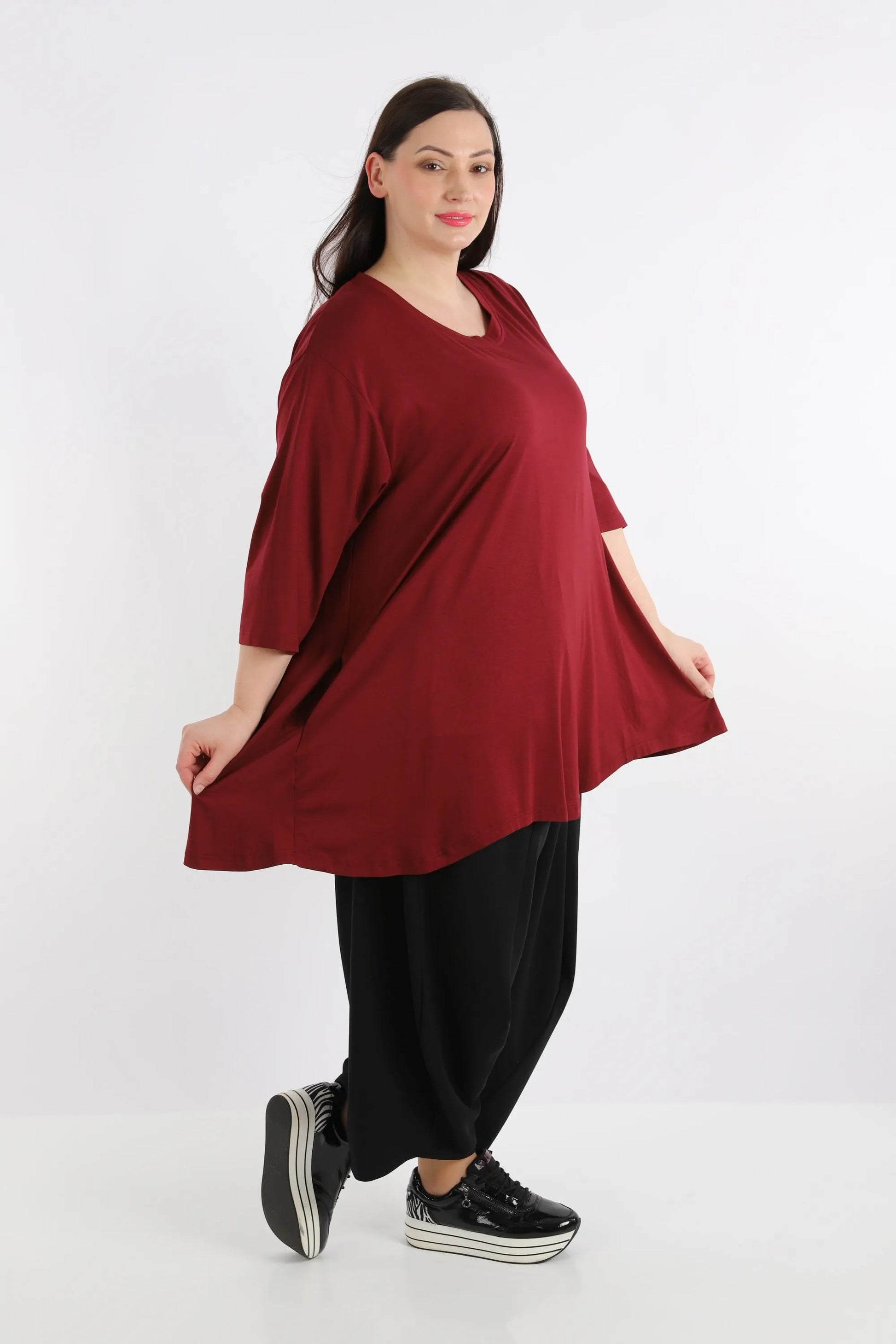  A-Form Shirt in edlem Weinrot mit 3/4-Ärmeln und praktischen Nahttaschen für Plus Size