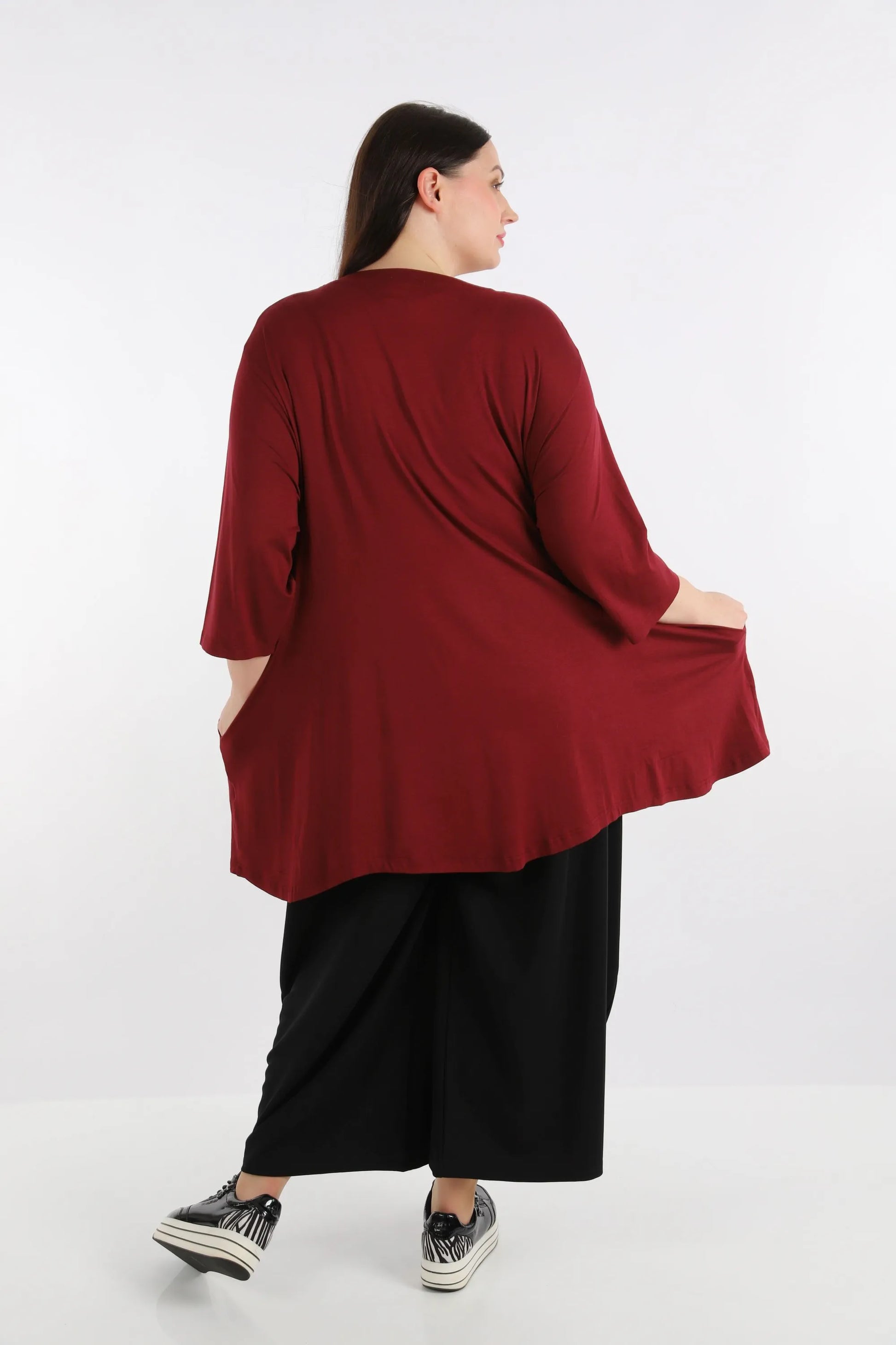  A-Form Shirt in edlem Weinrot mit 3/4-Ärmeln und praktischen Nahttaschen für Plus Size