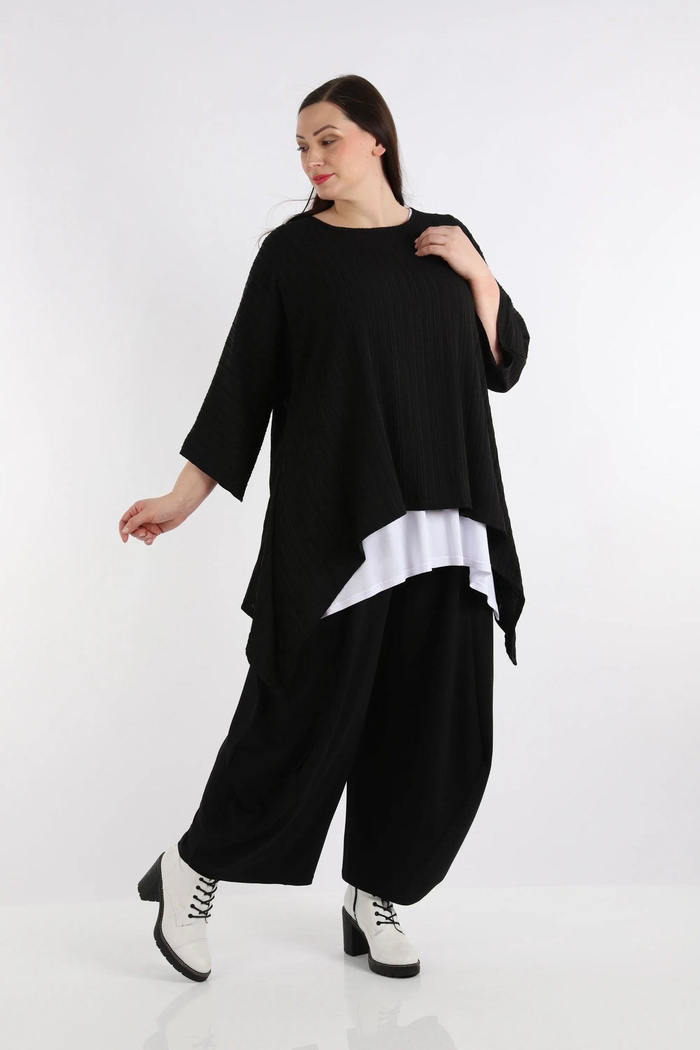  A-Form Shirt mit zeitlosem Lagenlook in klassischem Schwarz für leichten Oversize-Stil