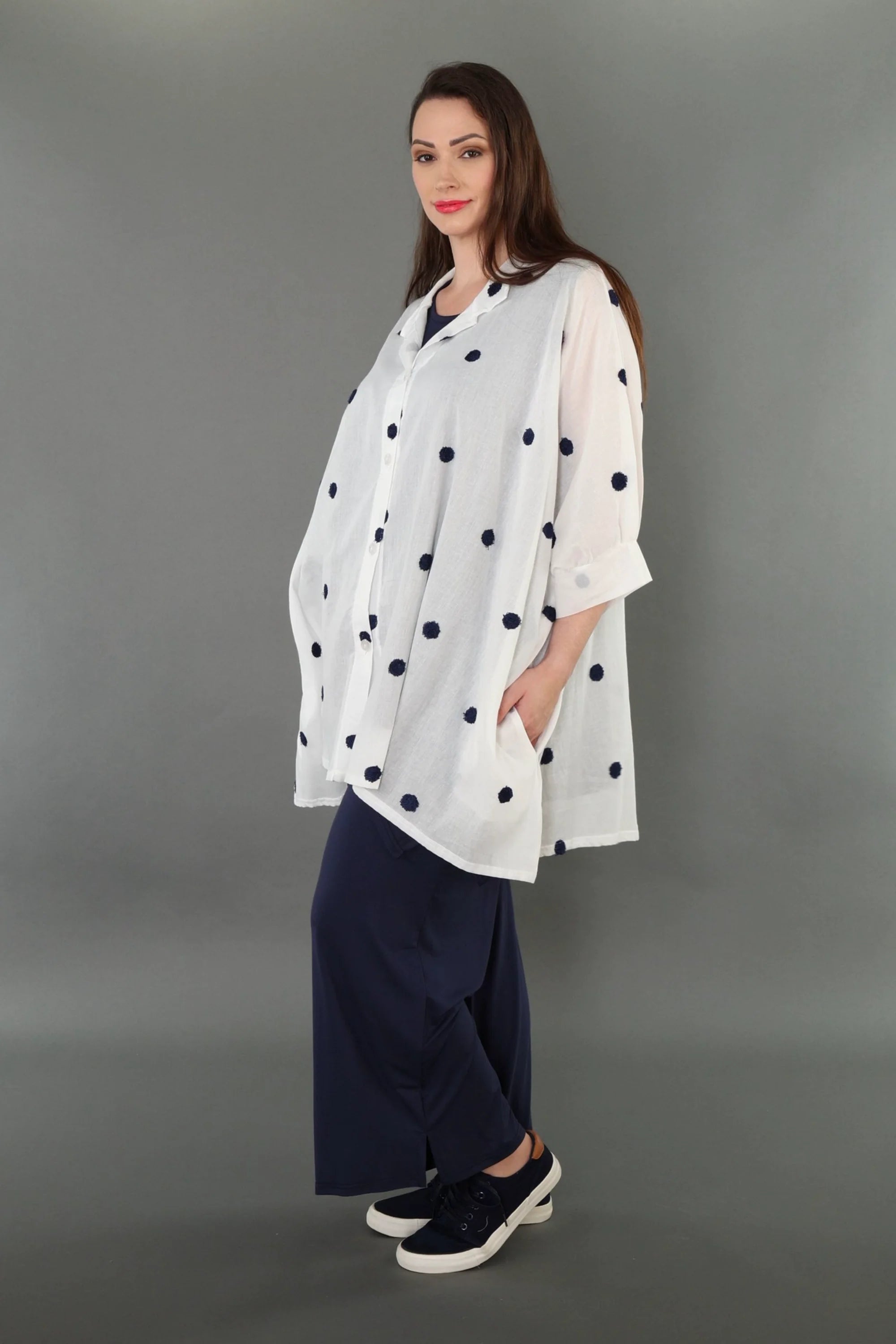 A-Form Jacke von AKH Premium aus Baumwolle, P1005.7116, Weiß/Dunkelblau, Punkte, Schick