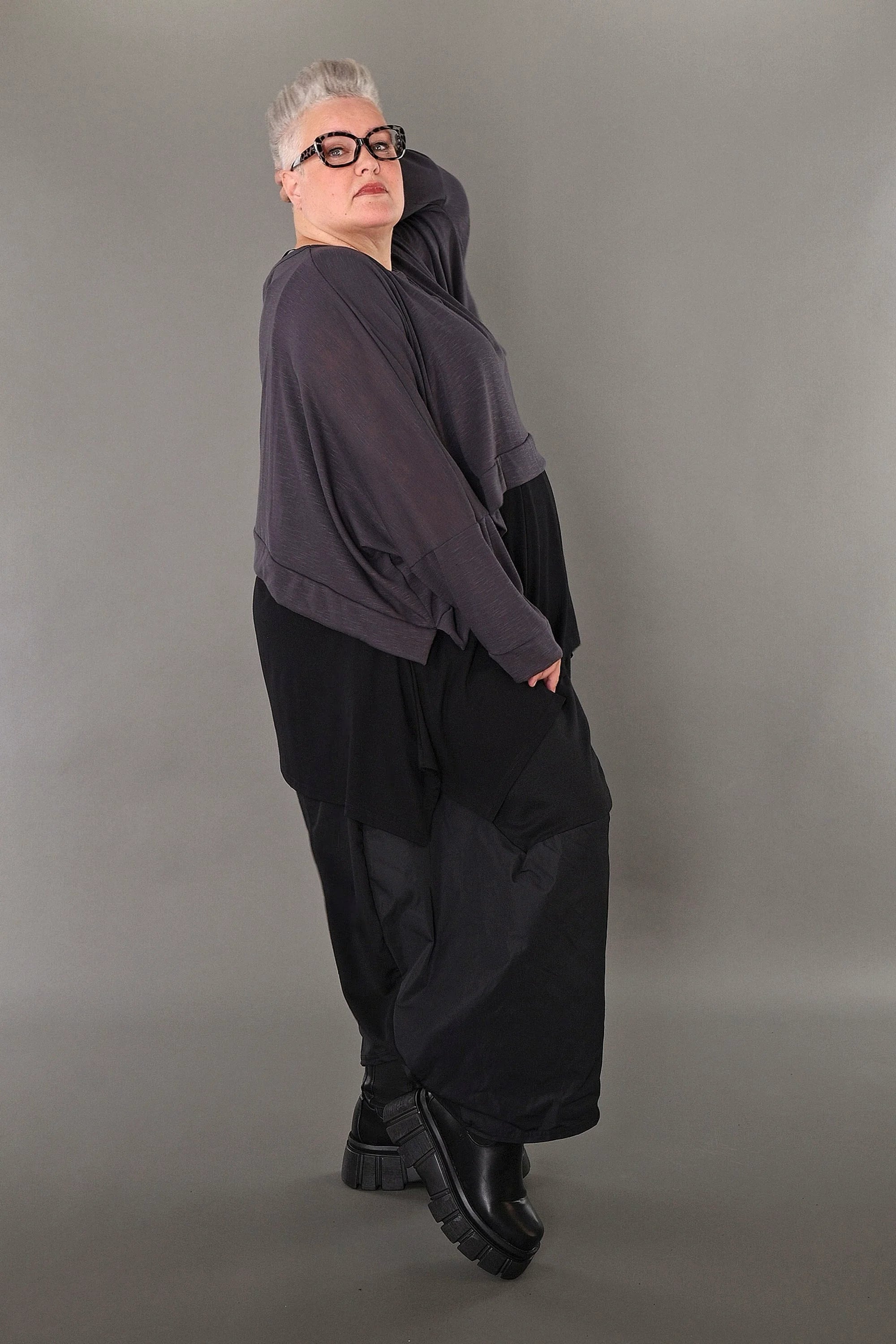  AKH Premium Überwurf in kastiger Form, aus Viskose, P1008.7011, Dunkelgrau, Ausgefallen