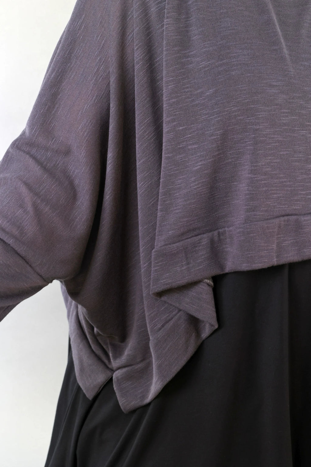  AKH Premium Überwurf in kastiger Form, aus Viskose, P1008.7011, Dunkelgrau, Ausgefallen