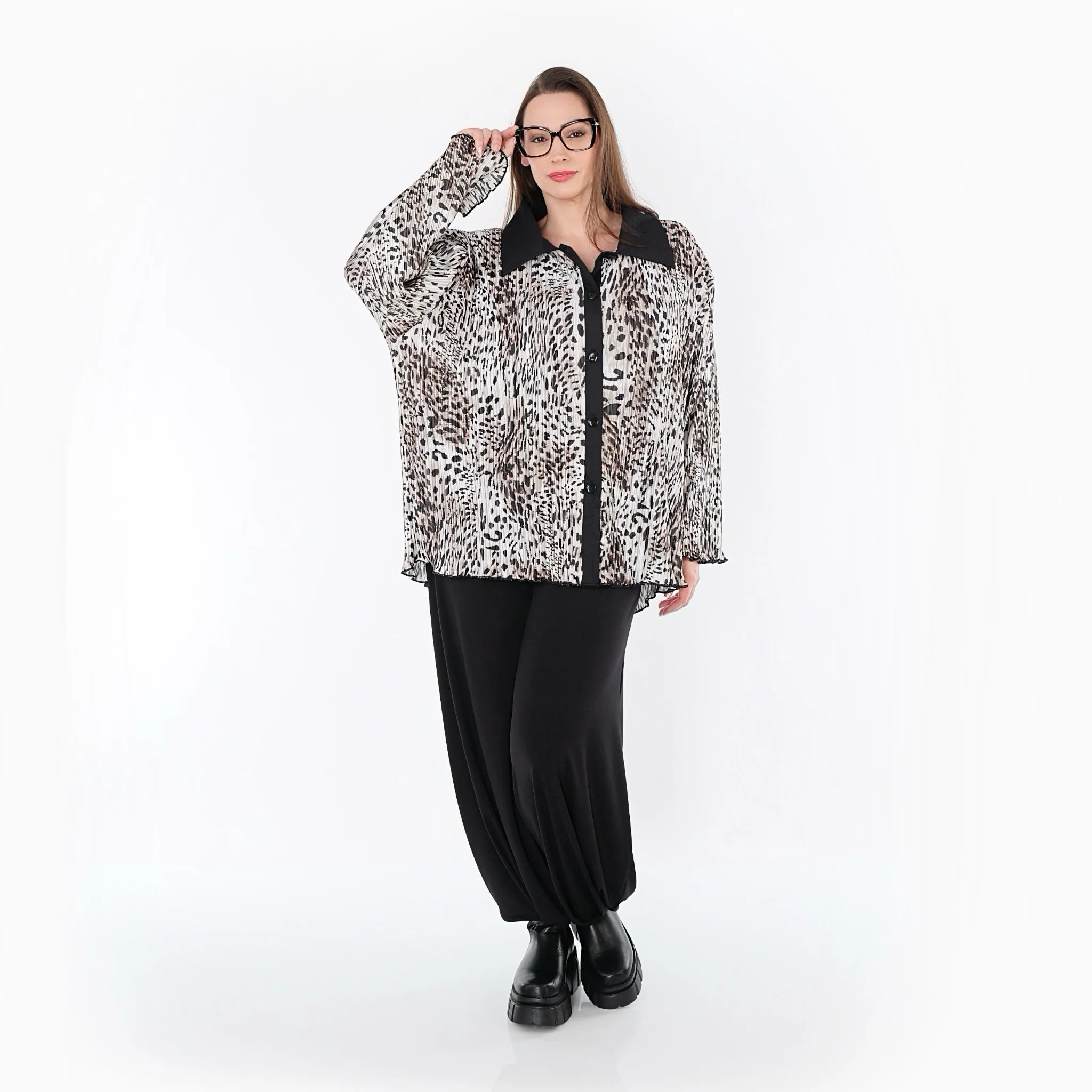  AKH Premium Bluse in gerundeter Form, aus Polyester, P1018.7151, Ecru/Braun/Schwarz
