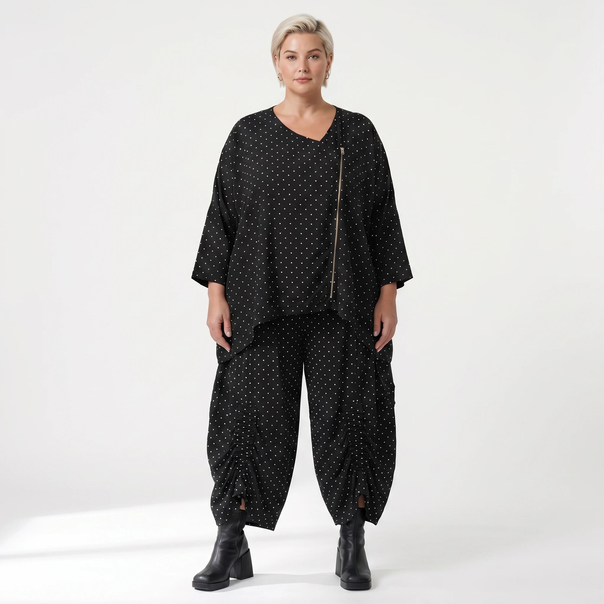 Luftige Oversize Jacke aus fein strukturierter, leichter Popeline im Lagenlook mit Punkten, Schwarz/Weiß