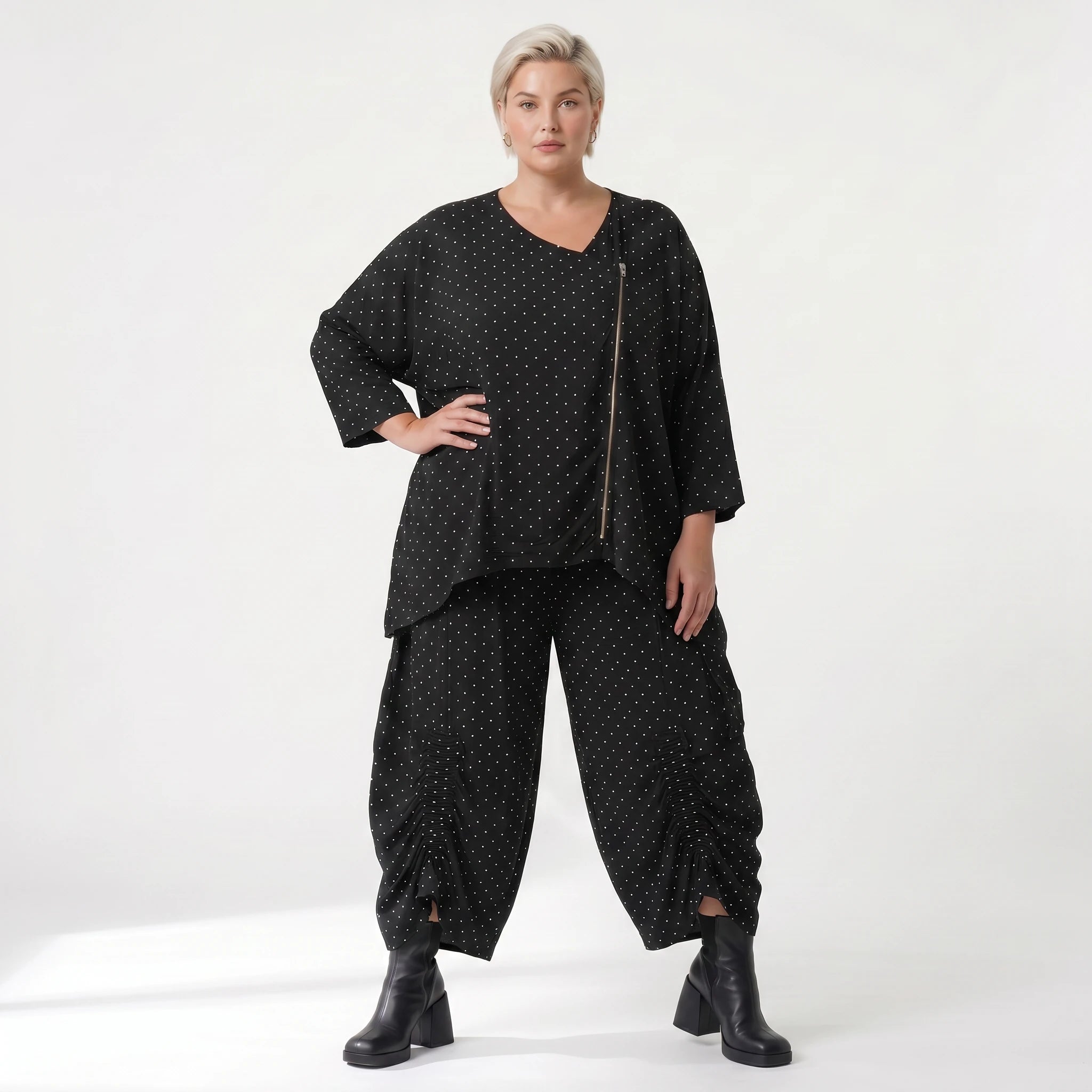 Luftige Oversize Jacke aus fein strukturierter, leichter Popeline im Lagenlook mit Punkten, Schwarz/Weiß