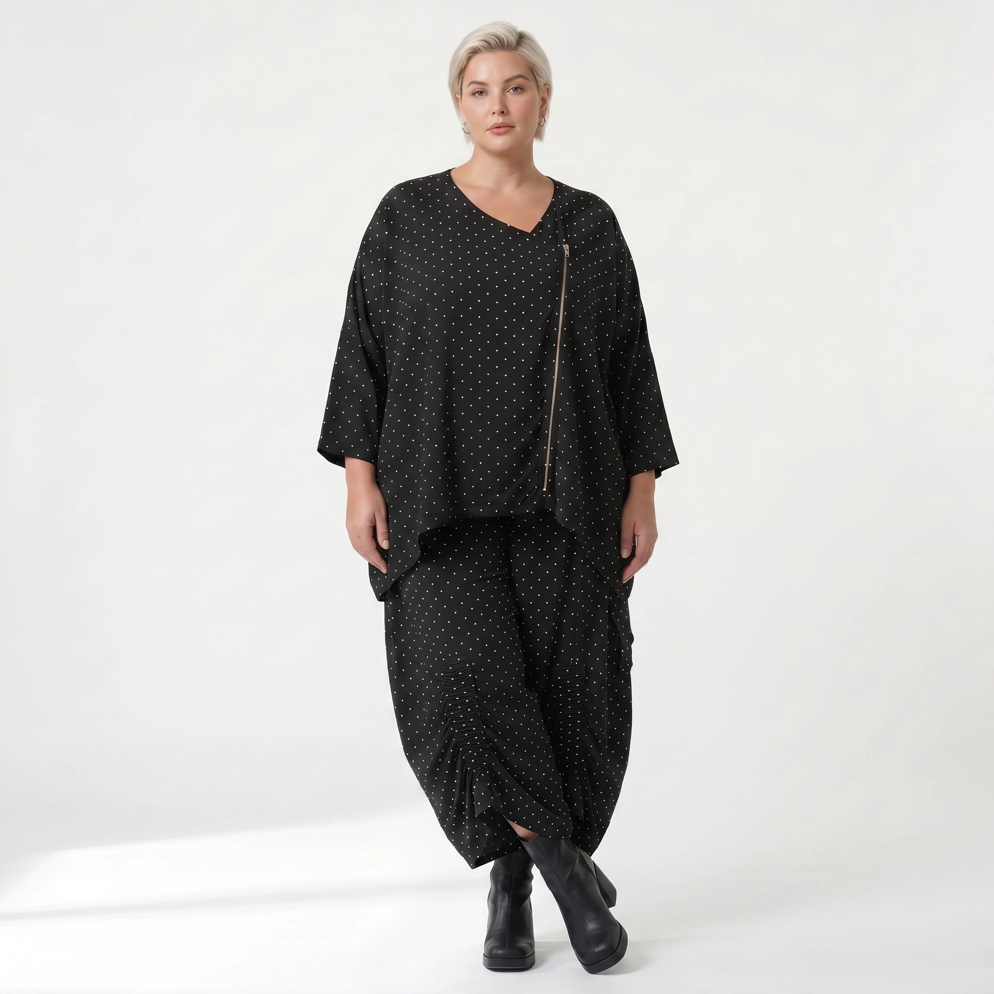 Luftige Oversize Jacke aus fein strukturierter, leichter Popeline im Lagenlook mit Punkten, Schwarz/Weiß