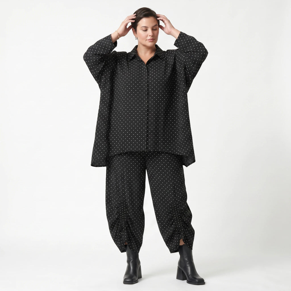 Luftig leichte A-Form Bluse im lässigen Lagenlook mit ausgefallenem Punktedesign, Schwarz/Weiß