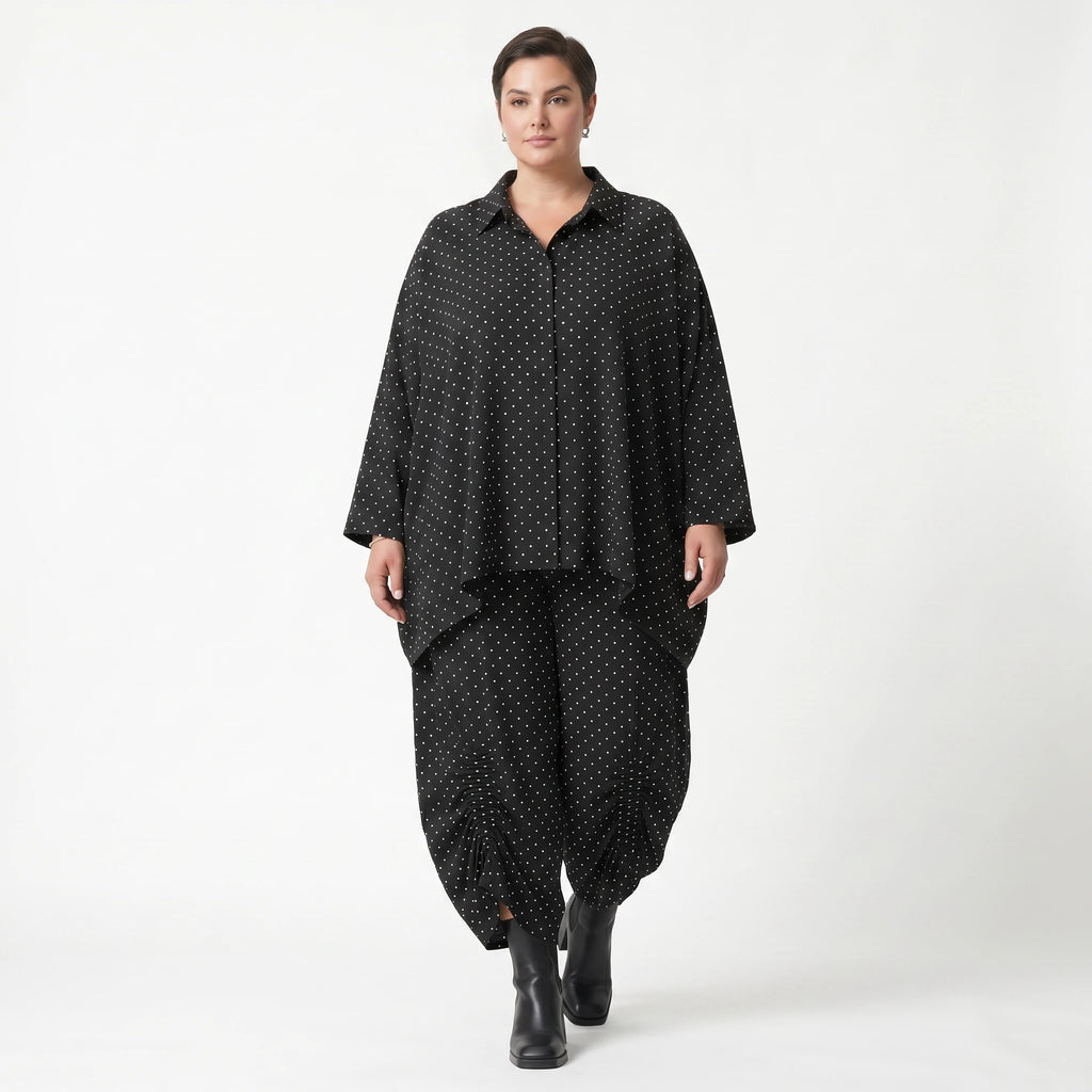 Luftig leichte A-Form Bluse im lässigen Lagenlook mit ausgefallenem Punktedesign, Schwarz/Weiß