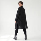 Luftiger Lagenlook Cardigan aus feiner Popeline, leger mit Zierfalte und Punkten, Schwarz/Weiß