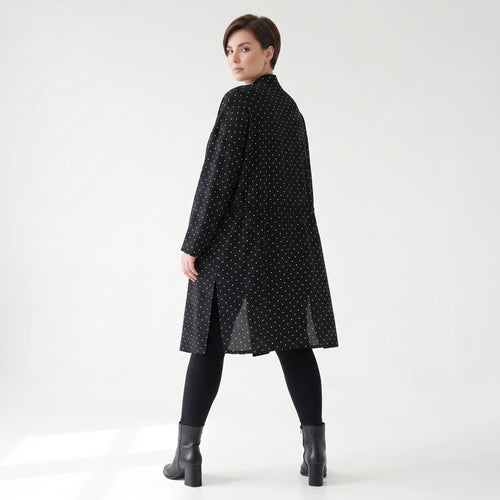 Luftiger Lagenlook Cardigan aus feiner Popeline, leger mit Zierfalte und Punkten, Schwarz/Weiß