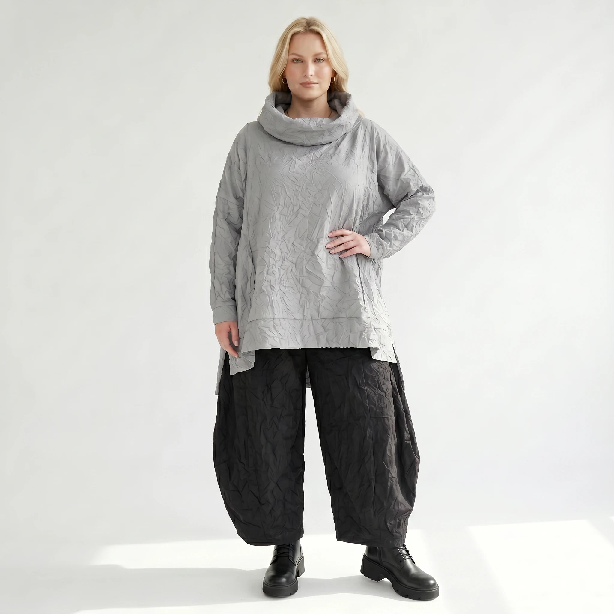 Oversize Lagenlook Shirt mit Rollkragen und Kapuze in luftig leichter Crash Popeline, Grau