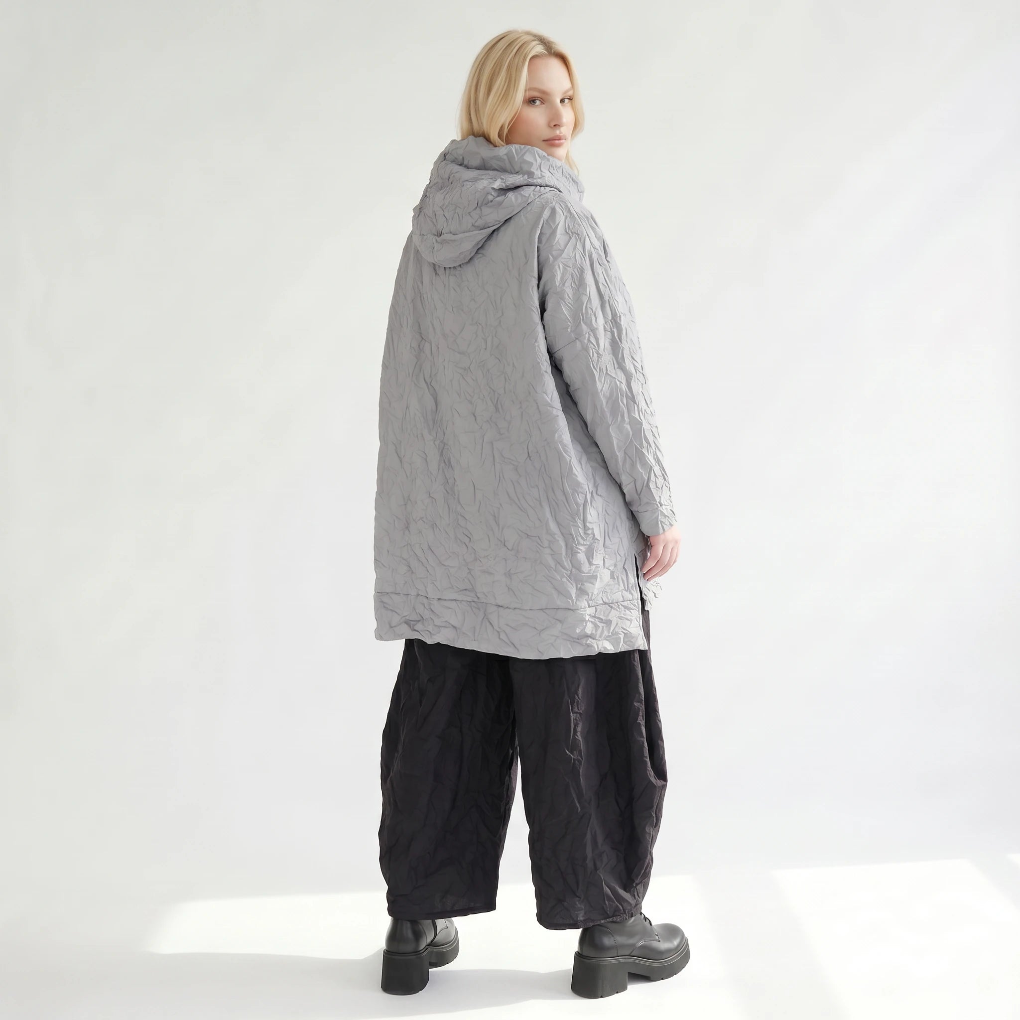 Oversize Lagenlook Shirt mit Rollkragen und Kapuze in luftig leichter Crash Popeline, Grau