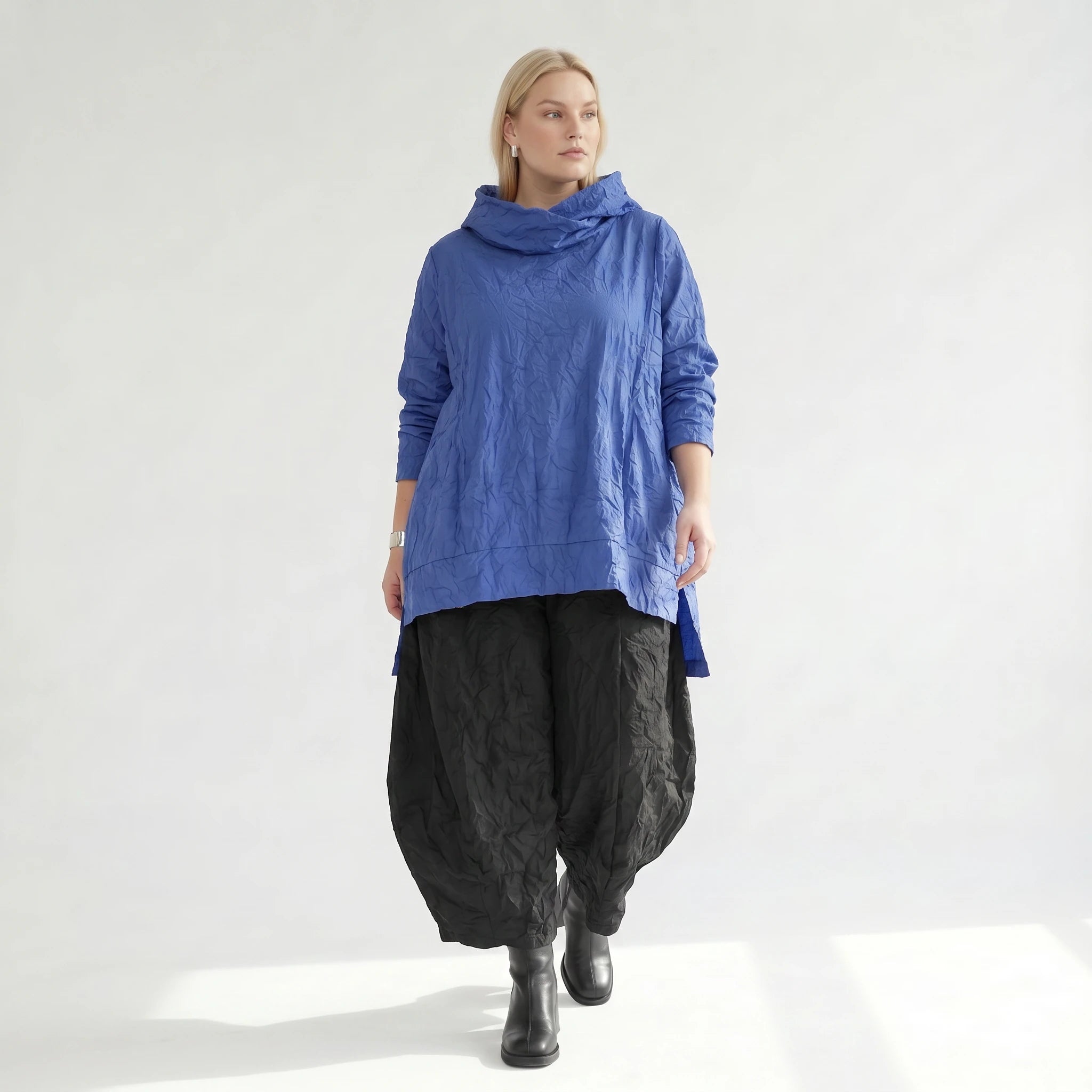 Stilvolles Oversize Big Shirt im modernen Lagenlook aus luftiger Crash-Popeline, Royalblau